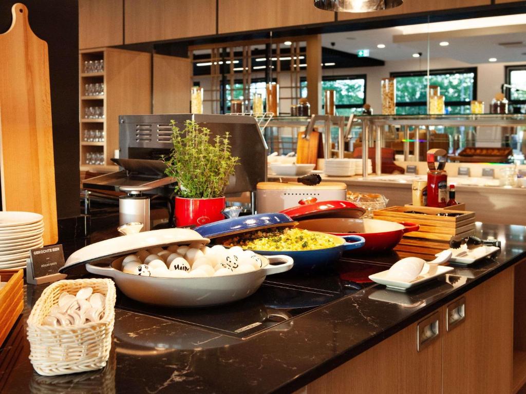 Situated in Berlin, 19 km from East Side Gallery, ibis budget Hotel Berlin Airport provides accommodation with a bar and private parking.