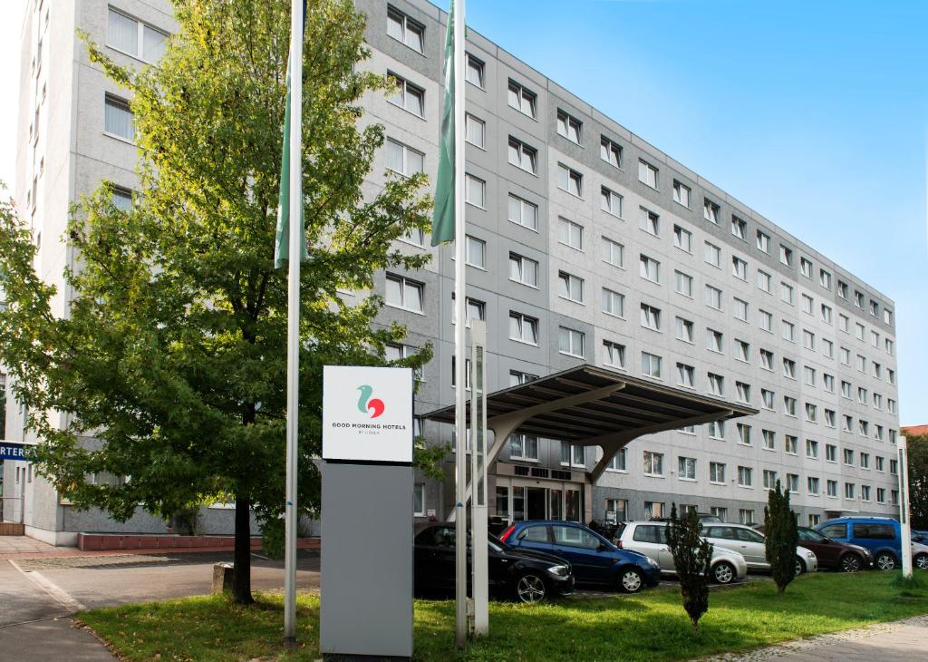 Situated in Berlin, Good Morning + Berlin City East has a shared lounge, terrace, bar, and free WiFi throughout the property. The property is located 5.