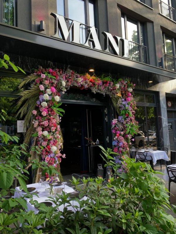 Conveniently set in Berlin, Hotel MANI by AMANO provides air-conditioned rooms, a garden, free WiFi and a terrace. The property is located 1.