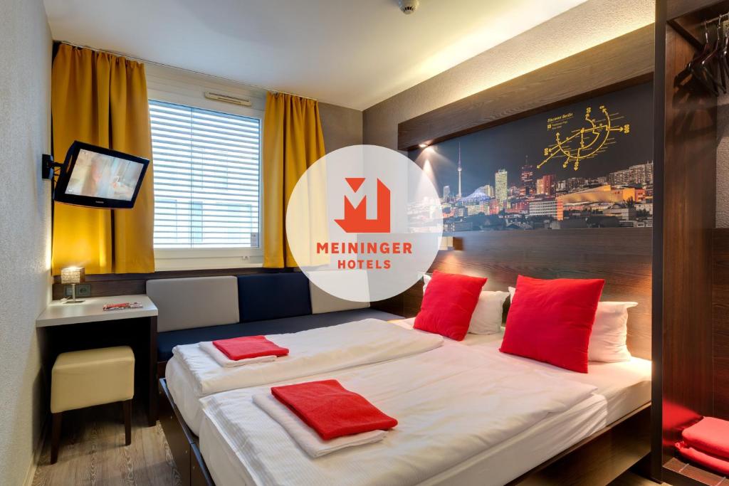This hotel is located in the heart of Berlin, between Berlin Central Station and the Reichstag Parliament.