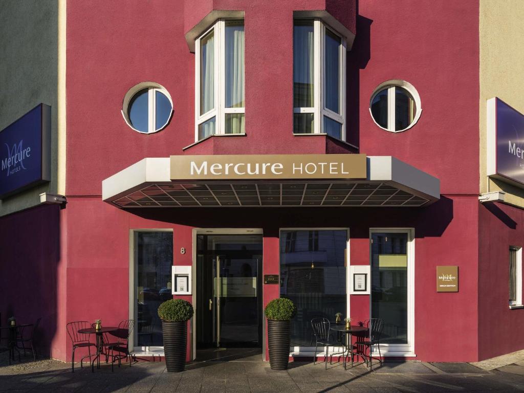 This 3 star superior boutique hotel is located on a quiet side street between Berlin's lively Schöneberg and traditional Charlottenburg districts.
