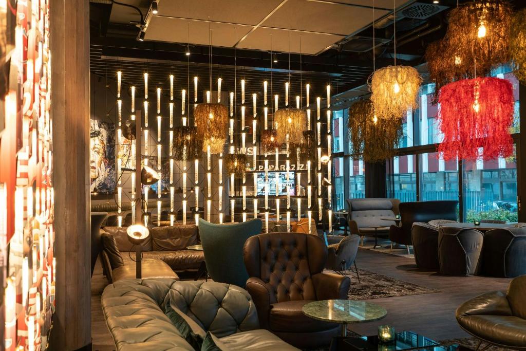 Just 150 metres from Spittelmarkt Underground Station, this non-smoking, design hotel in the Mitte district of Berlin offers air-conditioned rooms, a...