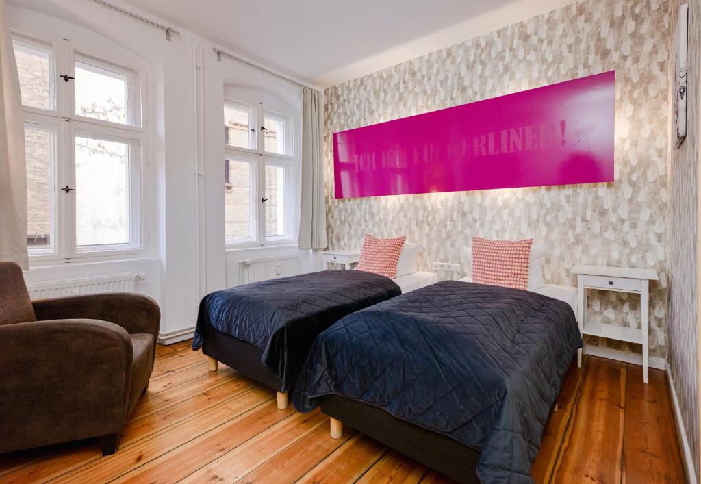 This contemporary hotel is set in the vibrant heart of Berlin, between the trendy districts of Prenzlauer Berg, Mitte and Friedrichshain.