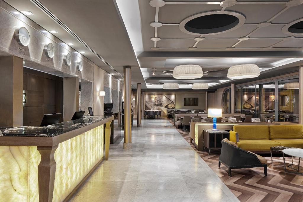 Conveniently situated in the centre of Berlin, TITANIC Comfort Mitte provides air-conditioned rooms, a restaurant, free WiFi and a bar.