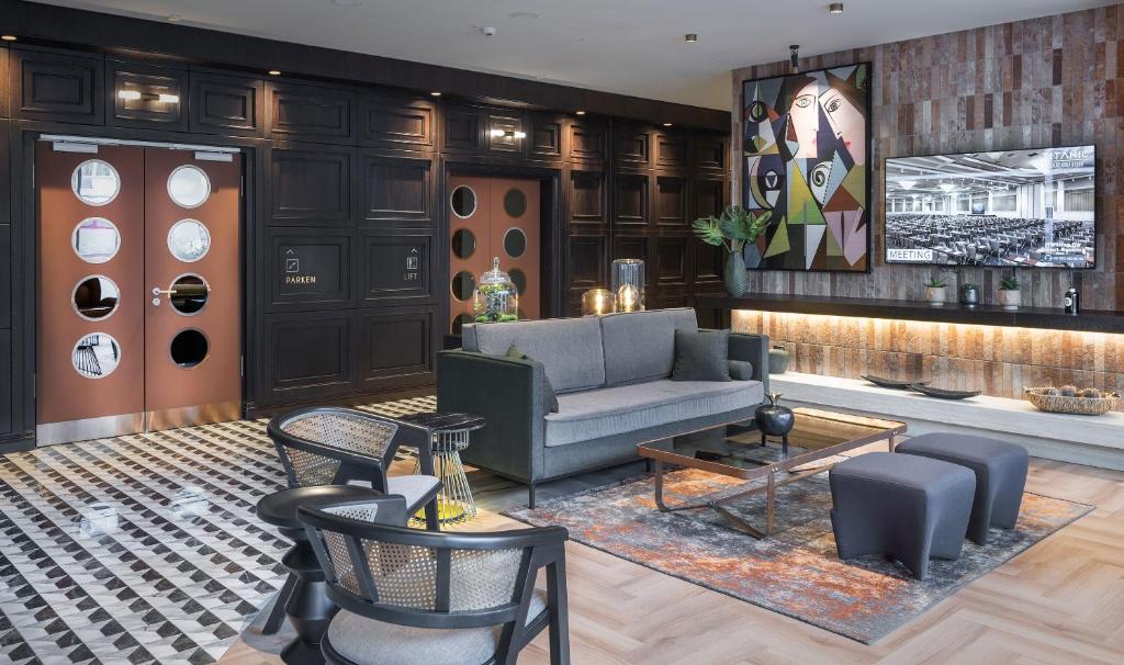 Ideally located in Berlin, TITANIC Comfort Kurfürstendamm offers a buffet breakfast and free WiFi throughout the property. The property is set 1.