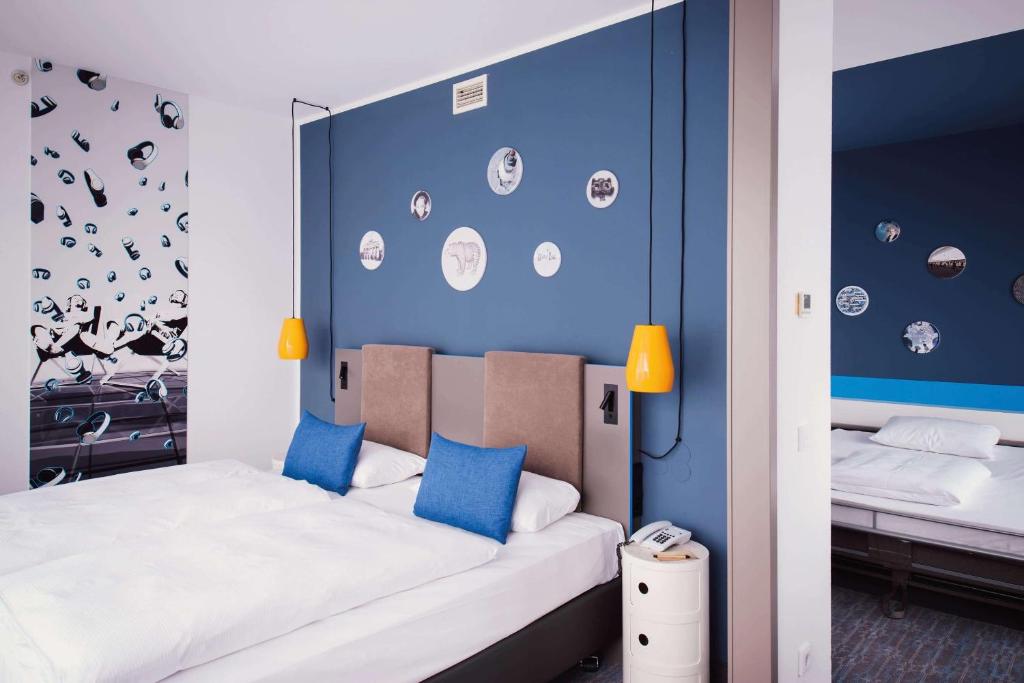 This 3-star hotel offers free high-speed WiFi internet, a co-working space, meeting facilities and excellent transport links.