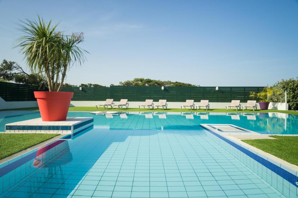 Situato ad Anglet, tra Biarritz e Bayonne, questo hotel offre l'accesso diretto a una delle più belle spiagge della Costa Basca.