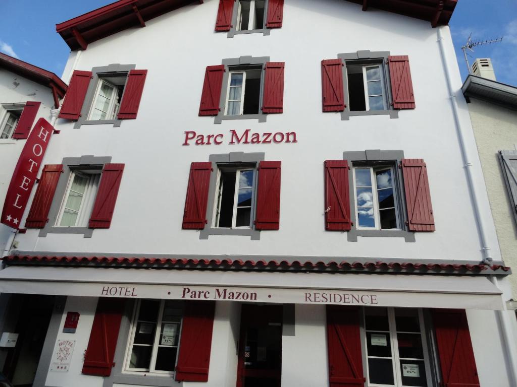 Hôtel Parc Mazon-Biarritz sits in the heart of Biarritz, just a 450-metre stroll from the seafront, with soundproofed rooms, complimentary Wi-Fi throughout, and free daily newspapers for guests.