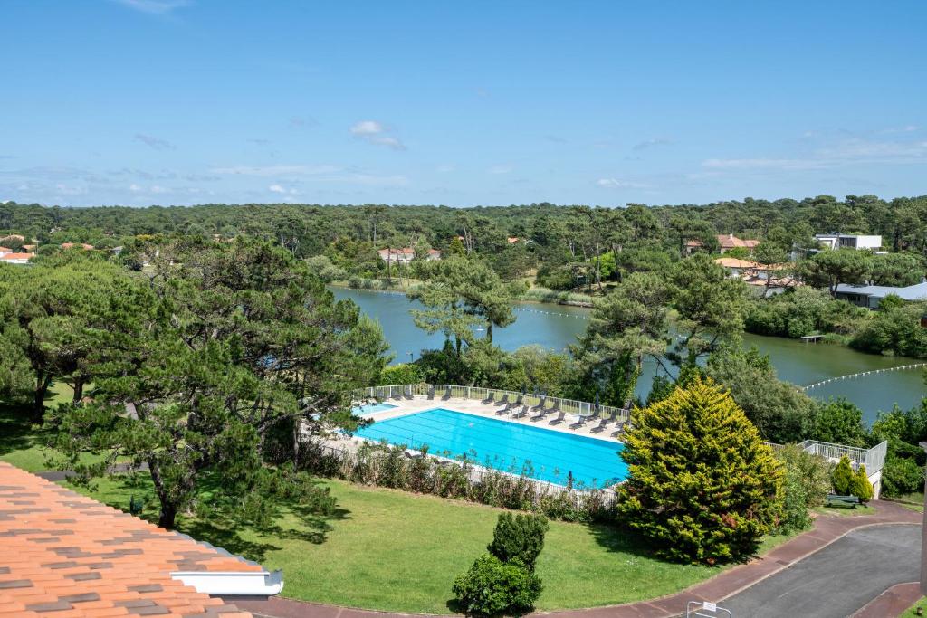 Hôtel et Résidence de Chiberta et du Golf lies in Anglet, at the heart of the Basque Coast, close to Biarritz and Bayonne on the Chiberta golf course, just steps from the beach.
