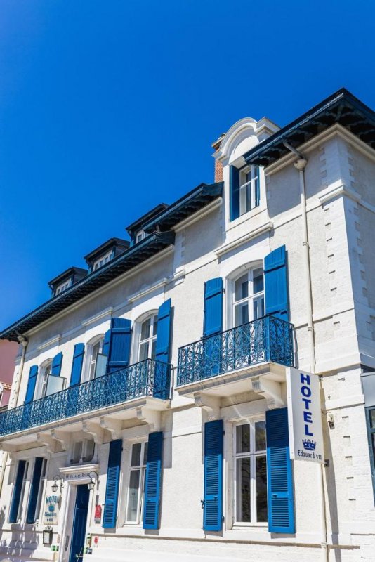 A five-minute walk from Biarritz's beaches, Hotel Edouard VII occupies a 19th-century residence blending old-world charm with modern-day comfort.