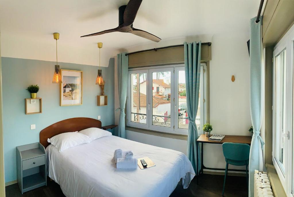 Set in the heart of Anglet, Hotel Fine has 10 comfortable rooms and serves a homemade continental breakfast every weekday morning from 8:30 am.