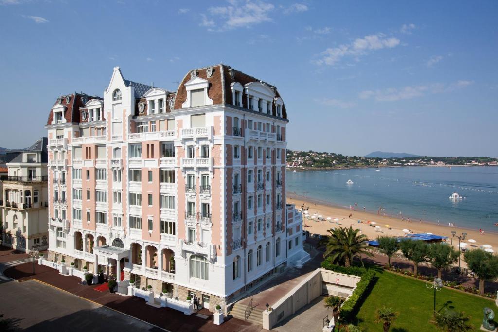 Right on the seafront in Saint-Jean-de-Luz, this five-star property pairs an on-site restaurant and bar with a full thalassotherapy spa.