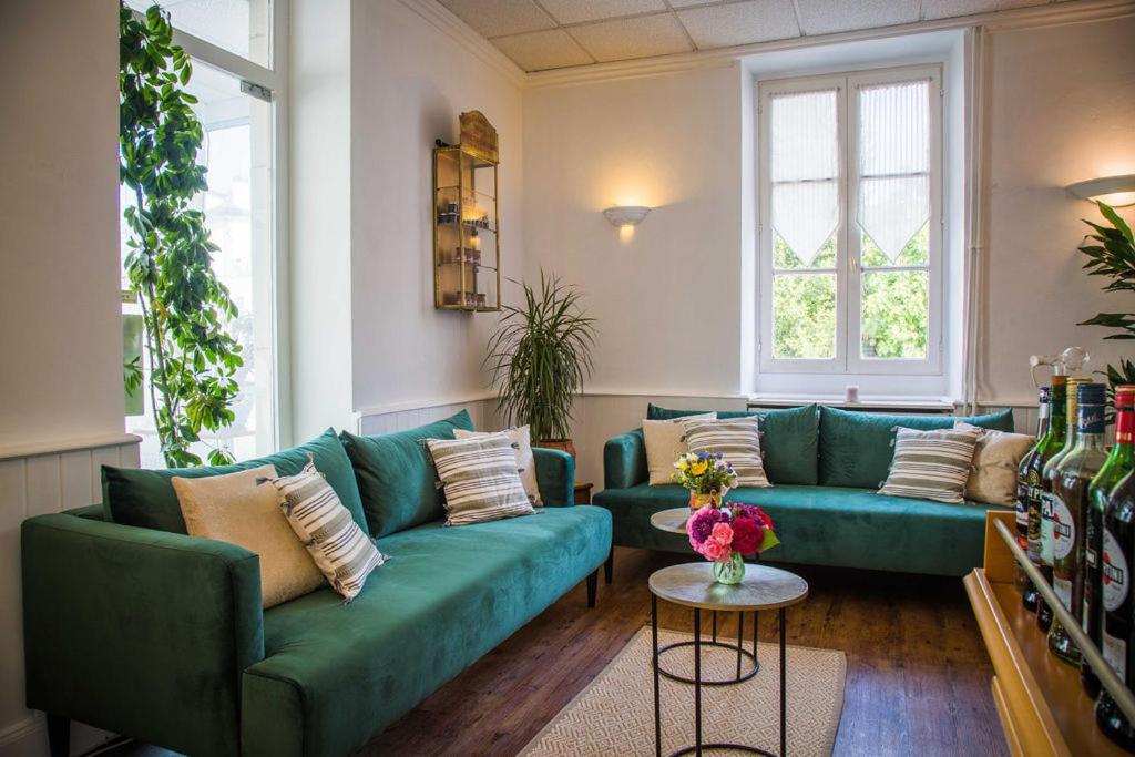 Opposite the tourist information office in the heart of the spa village of Cambo-les-Bains, this modern 2-star hotel offers a warm, family atmosphere and all the comforts of the category.