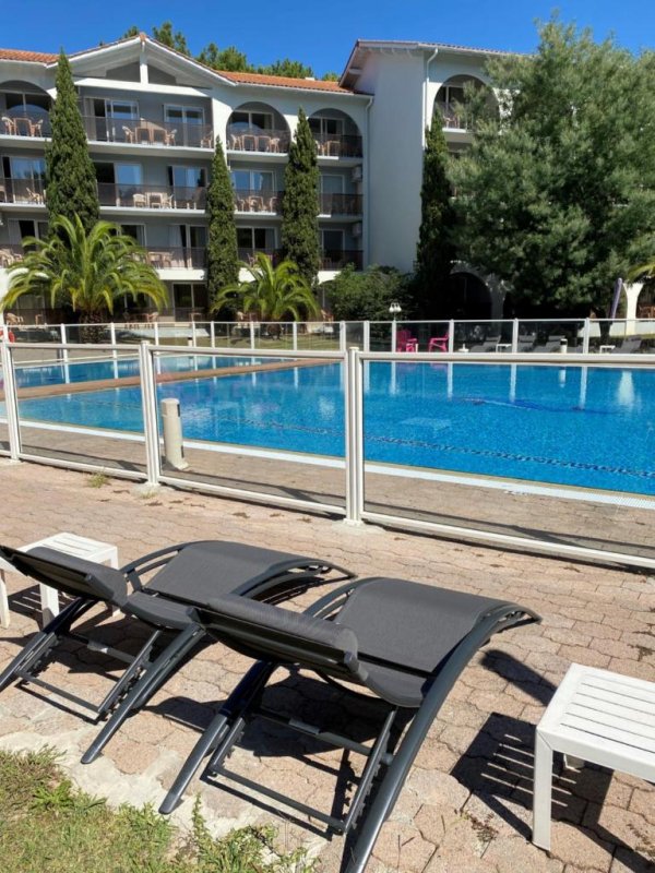 Just a 10-minute drive from Biarritz and its beaches, Hotel Résidence Anglet Biarritz-Parme offers self-catering studios and apartments around a swimming pool.