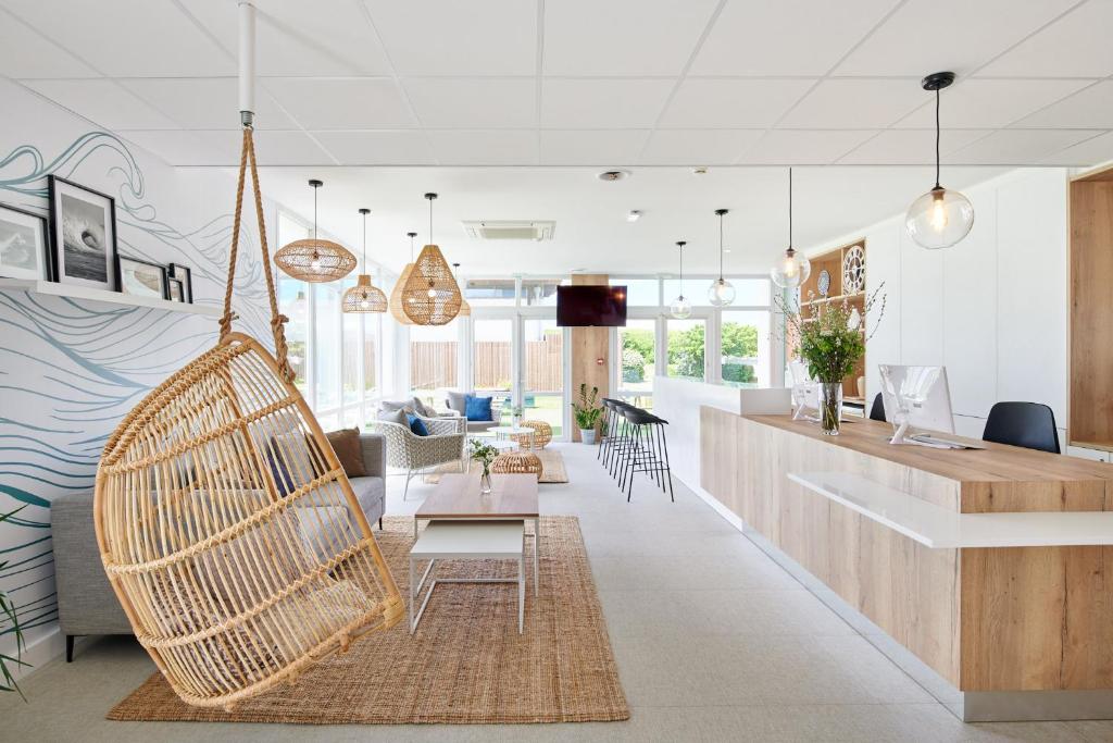 Between Biarritz and Bayonne in Anglet, Les Terrasses d'Atlanthal opens directly onto the Basque Country's Atlantic beaches, with a restaurant, spa and two swimming pools.