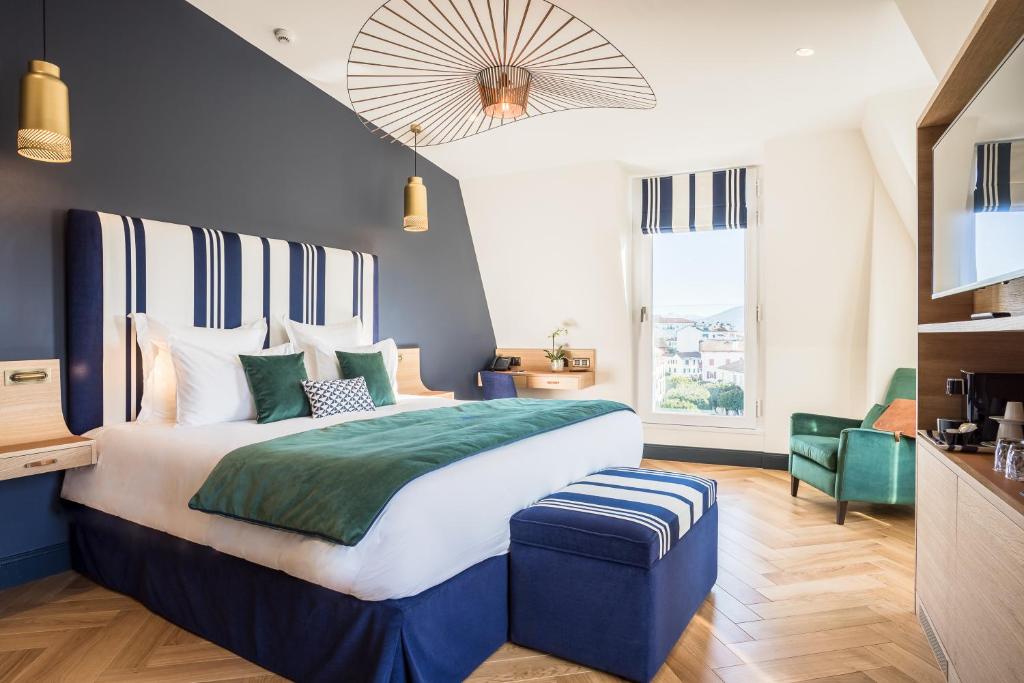 Just 200 metres from Grande Plage, Hôtel & Spa Madison Saint Jean de Luz combines 4-star comfort with an on-site bar in the heart of Saint-Jean-de-Luz.