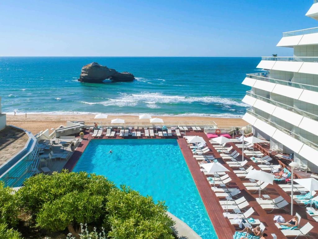 Perched above one of the Basque Coast's finest beaches, the Sofitel Biarritz le Miramar sits just a short stroll from the heart of downtown Biarritz.