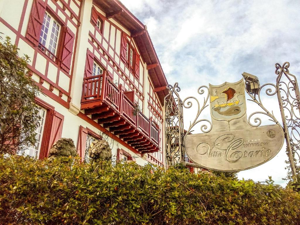 Tucked in the heart of the Basque village of Guéthary, Villa Catarie sits just a five-minute stroll from the beach and offers complimentary WiFi throughout.