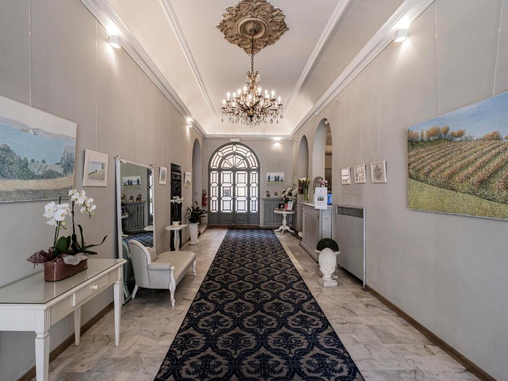 Situado muy cerca de la zona universitaria, el hotel Accademia está situado en un edificio histórico, a solo 500 metros de la Piazza Maggiore, la plaza principal de...
