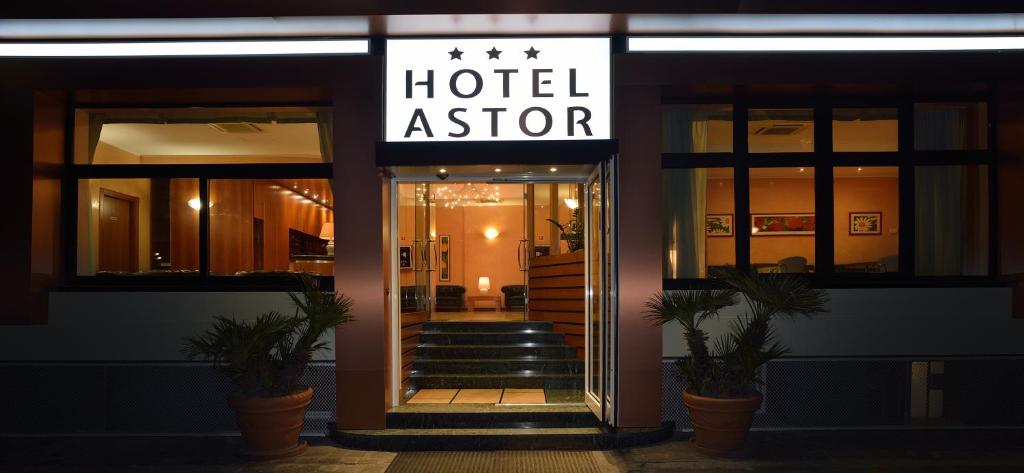 The Astor Hotel enjoys a quiet location near Bologna Fair Centre and the new Town House.