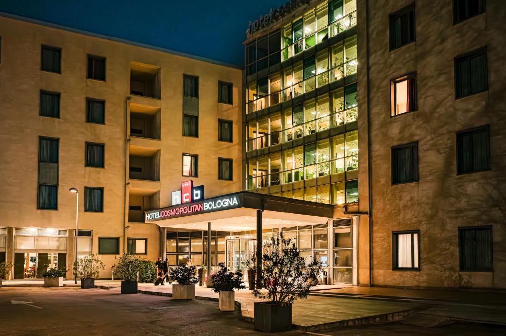 Hotel Cosmopolitan Bologna is close to Bologna's exhibition centre and the exit number 9 of the Tangenziale motorway.