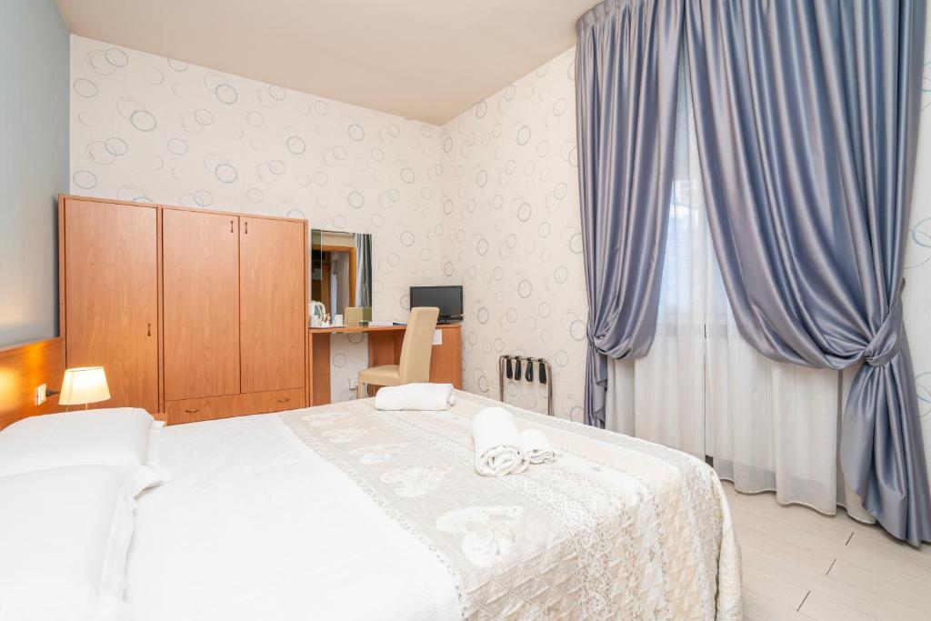 The Donatello is located in Bologna historical centre, a 10-minute walk from the railway station and Piazza Maggiore square.