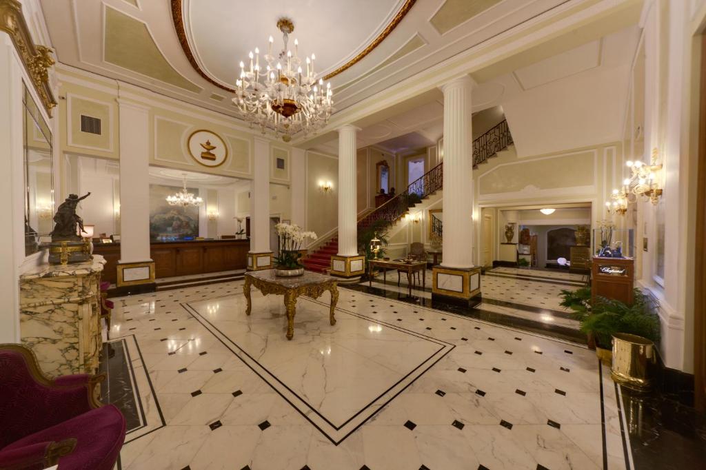 Conveniently situated in the centre of Bologna, Grand Hotel Majestic gia' Baglioni provides air-conditioned rooms with free WiFi and room service.