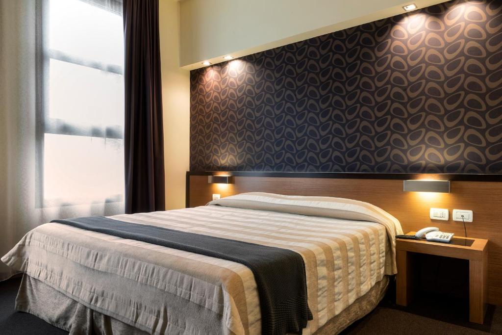 Bologna's HC3 Hotel is 50 metres from the Villa Erbosa bus stop linking with the centre, and a 4-minute drive from the Castelmaggiore exit of the orbital...