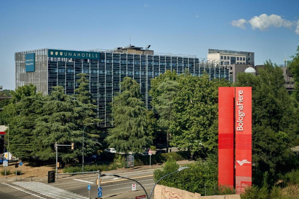 UNAHOTELS Bolonia Fiera se encuentra a pocos metros del centro de exposiciones Bologna Fiere y a solo 10 minutos en coche de la estación central de Bolonia...