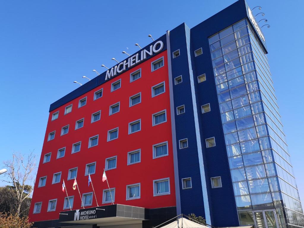 MICHELINO 75 by the Sydney Hotel offers modern rooms with free Wi-Fi, just 200 metres from the main entrance of Bologna's exhibition centre.