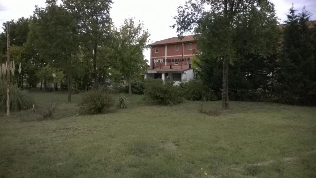 Situated in Medicina, 20 km from La Macchina del Tempo, Hotel San Vitale features accommodation with a garden, free private parking, a shared lounge and a...