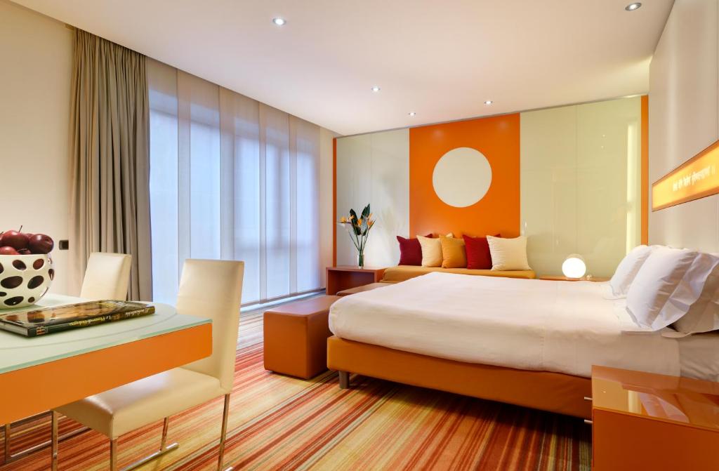 Localizado ao lado da Estação Ferroviária Central de Bolonha, UNAHOTELS O Bologna Centro disponibiliza um restaurante no local e quartos com acesso Wi-Fi gratuito ilimitado.