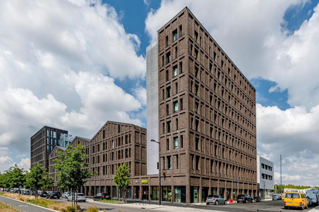 Das B&B HOTEL Bordeaux Bassins à flot bietet kostenfreies WLAN in allen Bereichen und Zimmer mit Klimaanlage in Bordeaux. Die Unterkunft befindet sich rund 1.