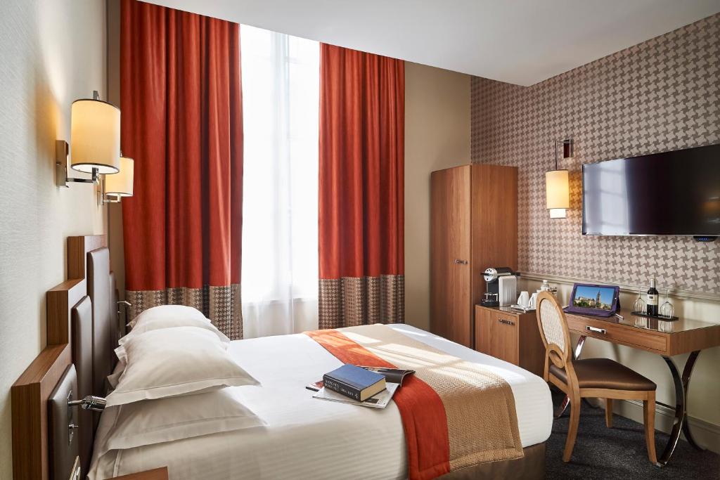The Best Western Premier Bayonne Etche-Ona is located in the Golden Triangle of Bordeaux and made up of two 18th-century houses, the Bayonne and the...