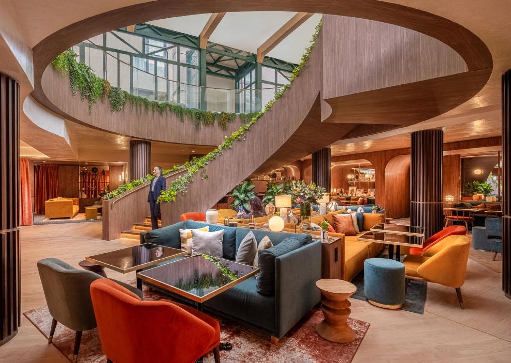 Bun venit la hotelul Burdigala, un hotel de 5 stele din colecţia Inwood Hotels.