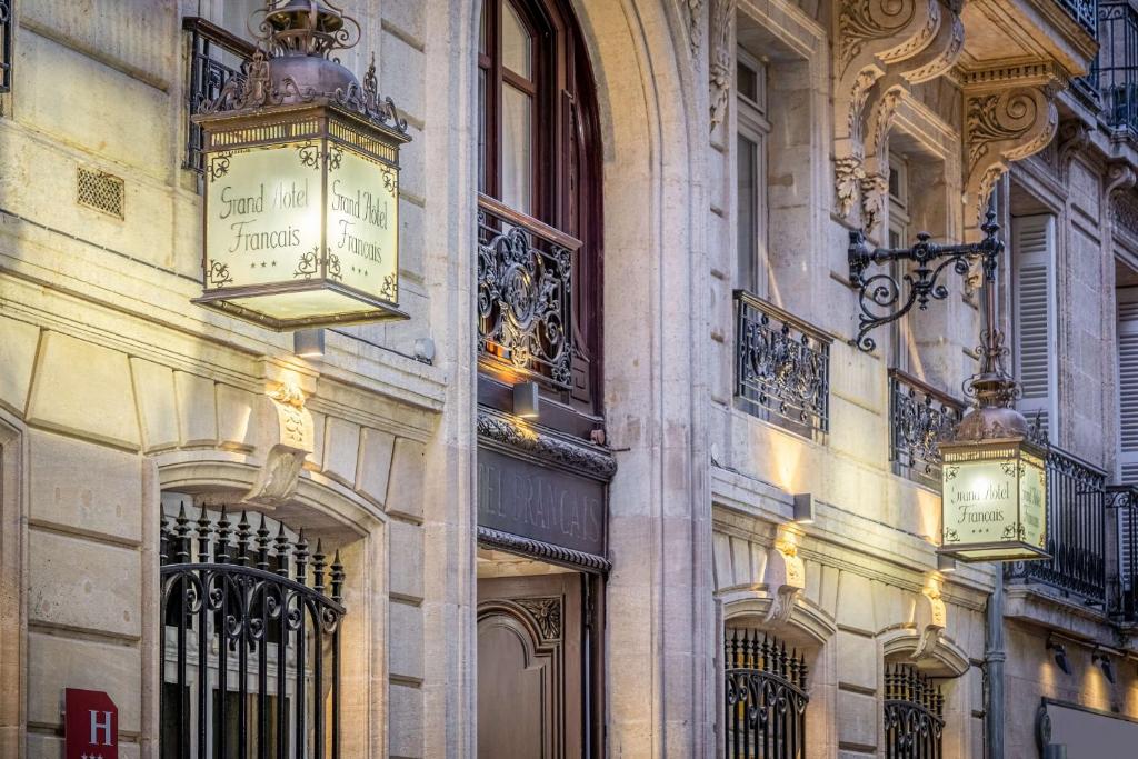 The Best Western Grand Hotel Francais is located in a quiet street in the centre of Bordeaux. It offers well equipped rooms with free WiFi.