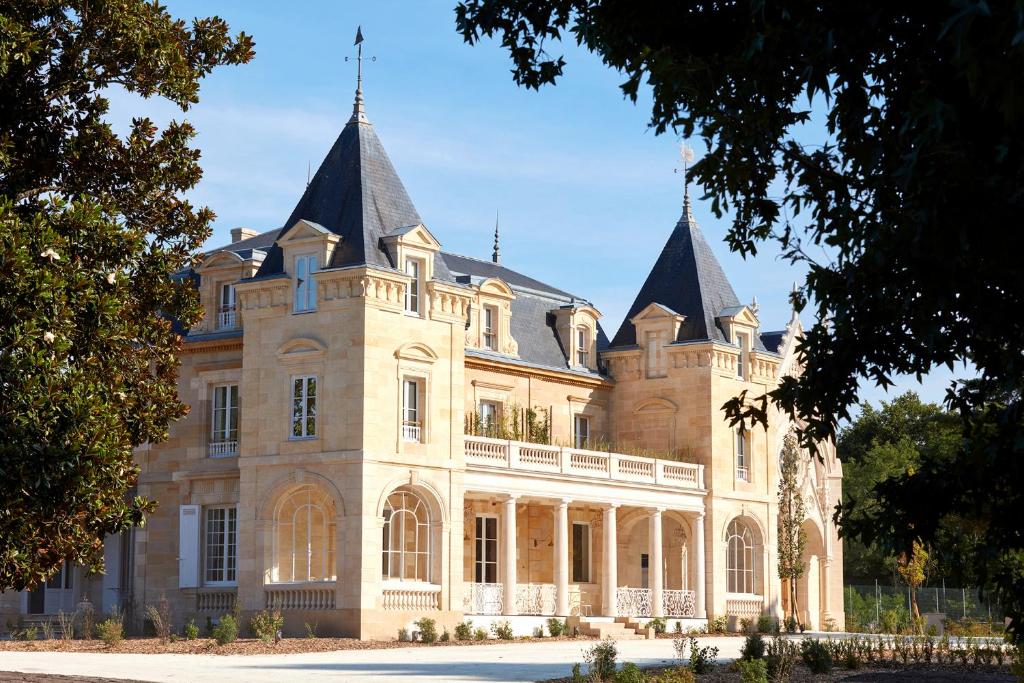 A meno di 20 km da Bordeaux, Château Léognan - Bordeaux - Nouvelle Ouverture offre un ambiente da sogno per una vacanza di turismo del vino, accogliente e gastronomico.