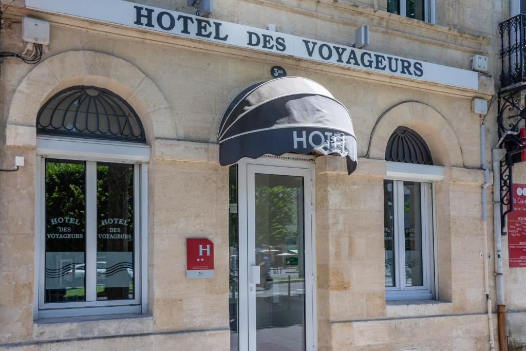 Hôtel des Voyageurs offers accommodation in Bordeaux next to Stalingrad Tram Station and less than a 5-minute walk from the Stone Bridge.