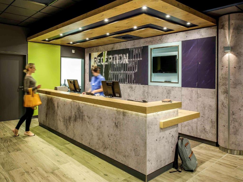 Situated just a 15-minute walk from the historical centre of Bordeaux, by the Botanical garden of La Bastide and the Pont de Pierre, ibis budget Bordeaux...