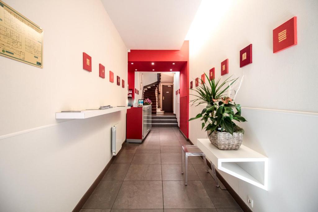 O Hôtel Gambetta disponibiliza quartos confortáveis com acesso Wi-Fi gratuito no centro da cidade de Bordeaux.