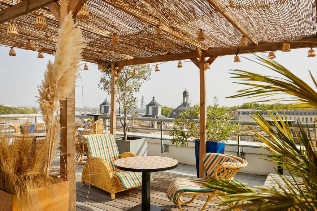 Hotel Indigo Bordeaux Centre Chartrons is situated in the charming Chartrons district of Bordeaux.