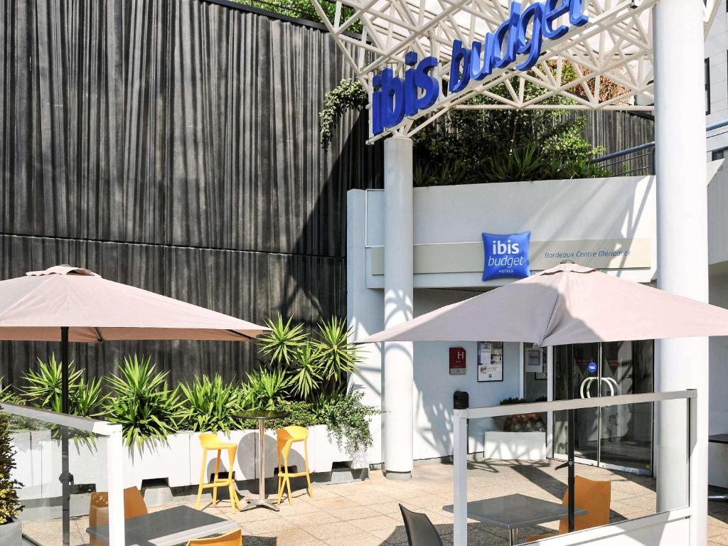 Attractively located in the centre of Bordeaux, ibis budget Bordeaux Centre Mériadeck features air-conditioned rooms with free WiFi, private parking and...