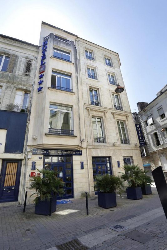 The Originals Boutique, Hôtel La Tour Intendance is situated in the heart of Bordeaux, next to Place Gambetta and a 2-minute walk from the Grand Theatre.