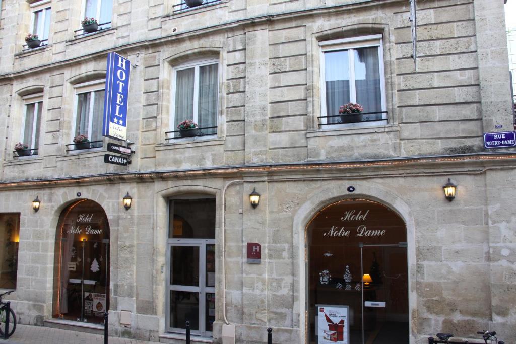 Nur 5 Gehminuten vom Stadtzentrum von Bordeaux entfernt bietet das Hôtel Notre Dame Zimmer und Suiten, Gepäckaufbewahrung und einen Wäscheservice.