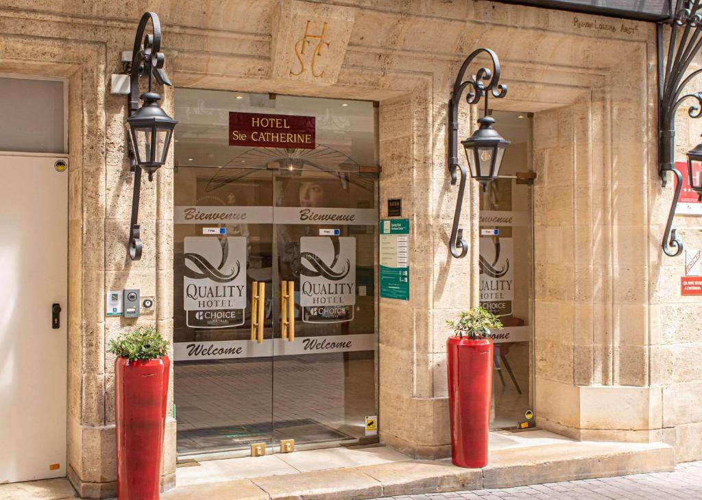 Situado numa antiga mansão do século XIX, o Quality Hotel Bordeaux Centre está localizado perto do animado bairro de Saint-Pierre, rodeado por restaurantes e boutiques,...