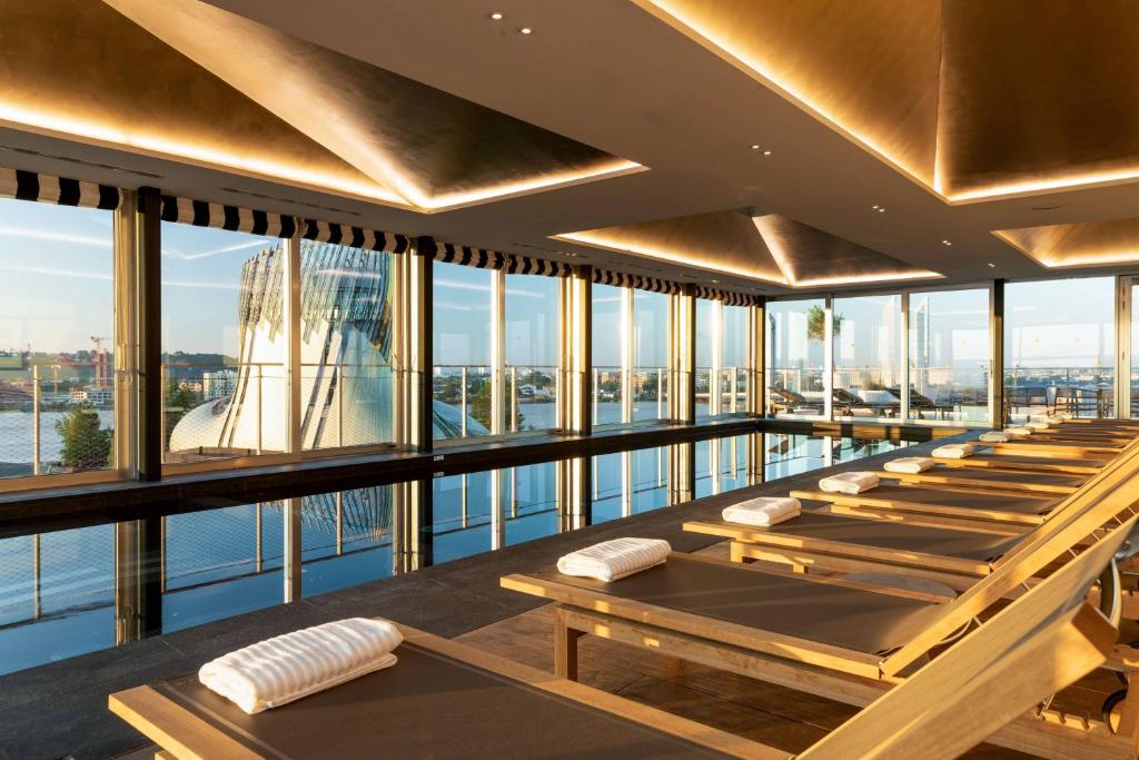 Bordeaux rinascimentale L'hotel offre un ristorante, un centro fitness, un bar e un salone in comune a Bordeaux.
