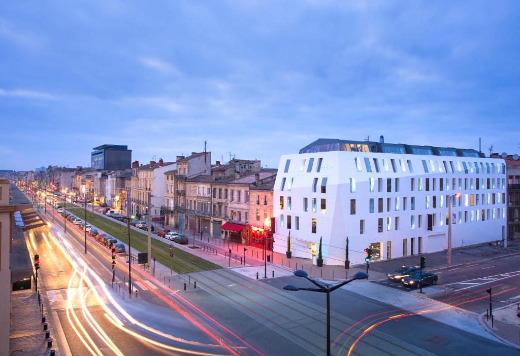 Das Hotel Seeko’o befindet sich im Herzen von Bordeaux am Ufer des Flusses Garone.