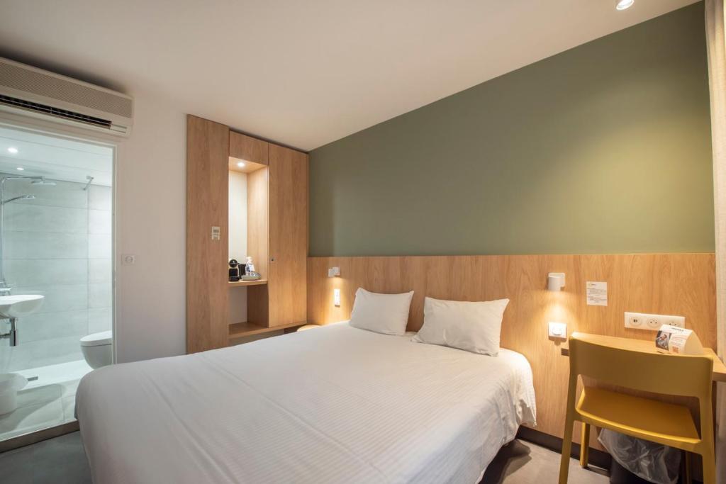 Acest hotel este situat aproape de Aeroportul Internațional Bordeaux-Merignac și la 15 minute cu mașina de Bordeaux.