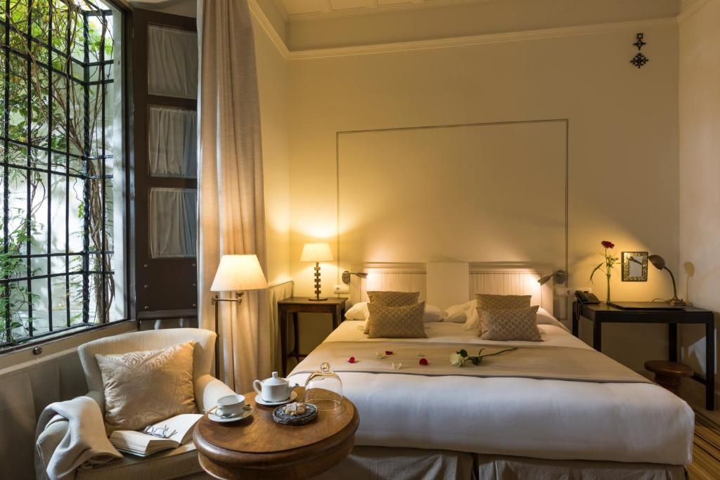 Balcón de Córdoba si trova a soli 20 metri dalla moschea La Mezquita di Córdoba. Offre camere climatizzate con connessione Wi-Fi gratuita e TV a schermo piatto.