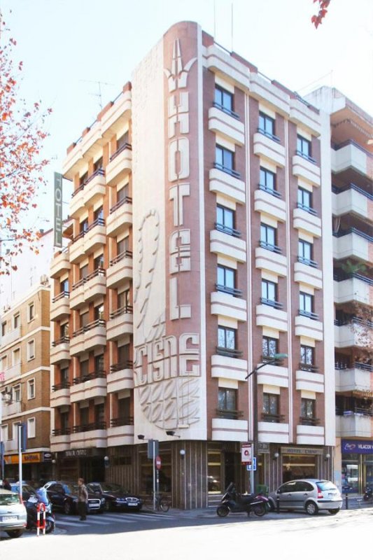 Este confortable hotel está situado en el centro comercial de Córdoba, a 15 minutos a pie del centro histórico.